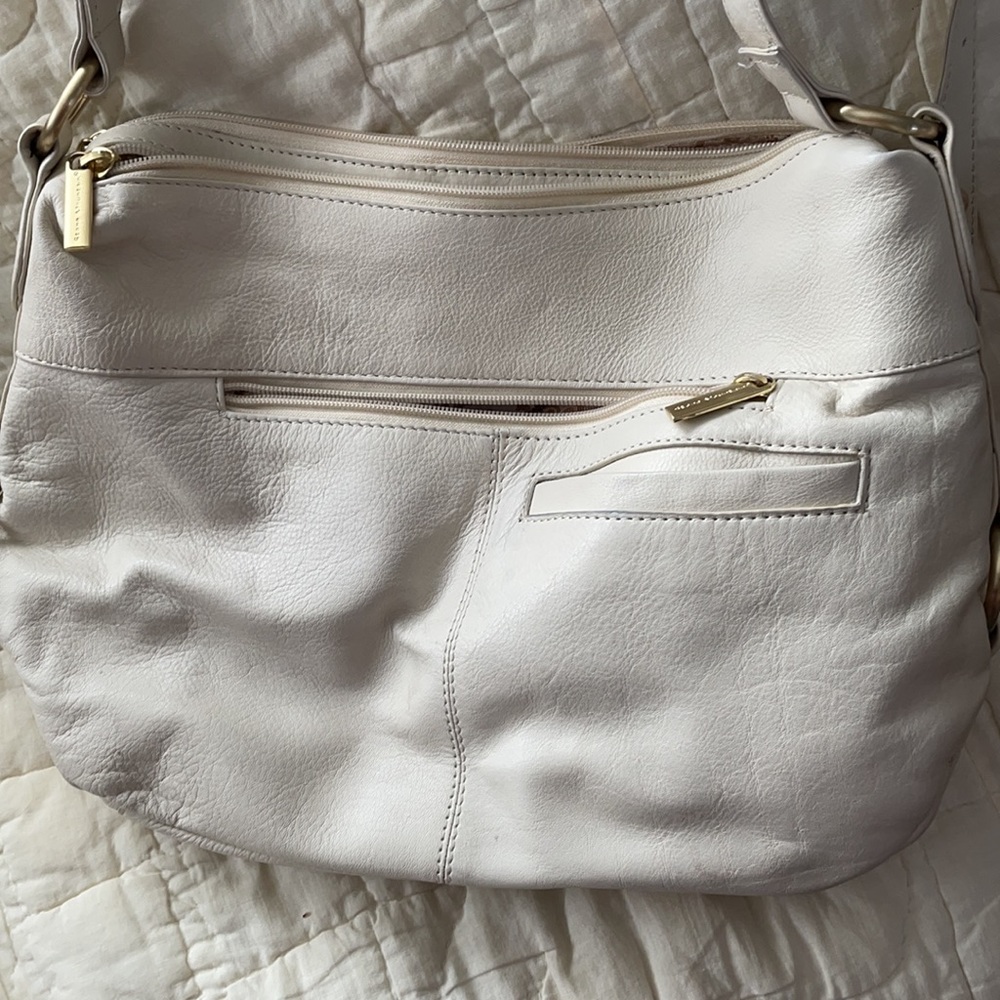 Adjustable shoulder bag. - Picture 2 of 3